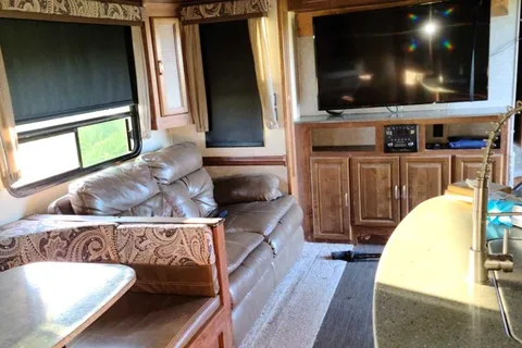 Robert's Heartland Gateway 3800RLB 5th Wheel