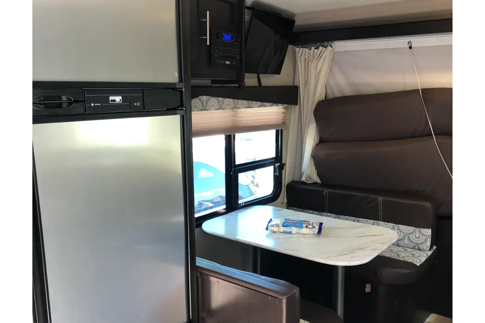 FAMILY HYBRID CAMPER 