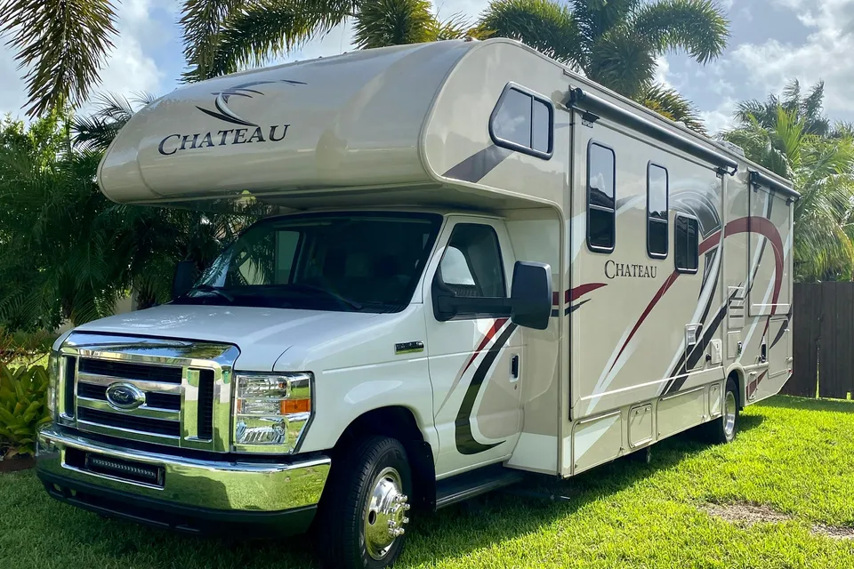 ERIC's Thor Motor Coach Chateau 29g Class C