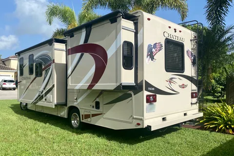 ERIC's Thor Motor Coach Chateau 29g Class C
