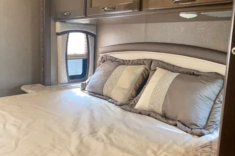 ERIC's Thor Motor Coach Chateau 29g Class C