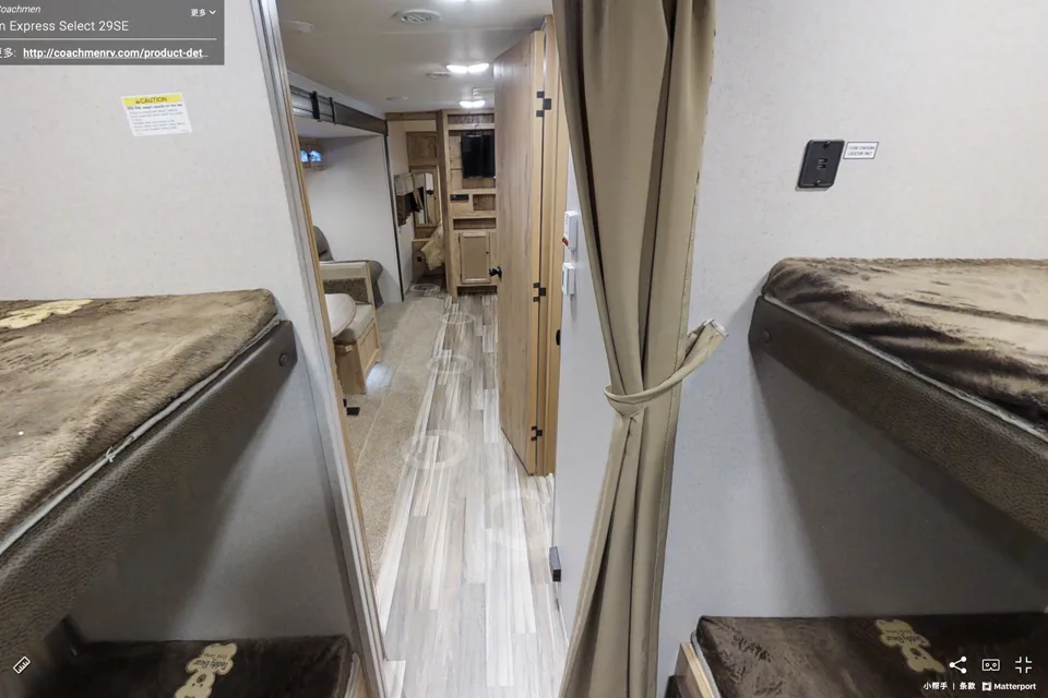 Machenzi's Coachmen FREEDOM EXPRESS 29SE Travel Trailer