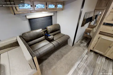 Machenzi's Coachmen FREEDOM EXPRESS 29SE Travel Trailer