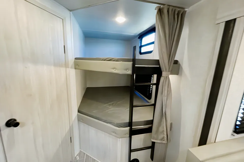 Great American RV's East to West Silver Lake 27K2D