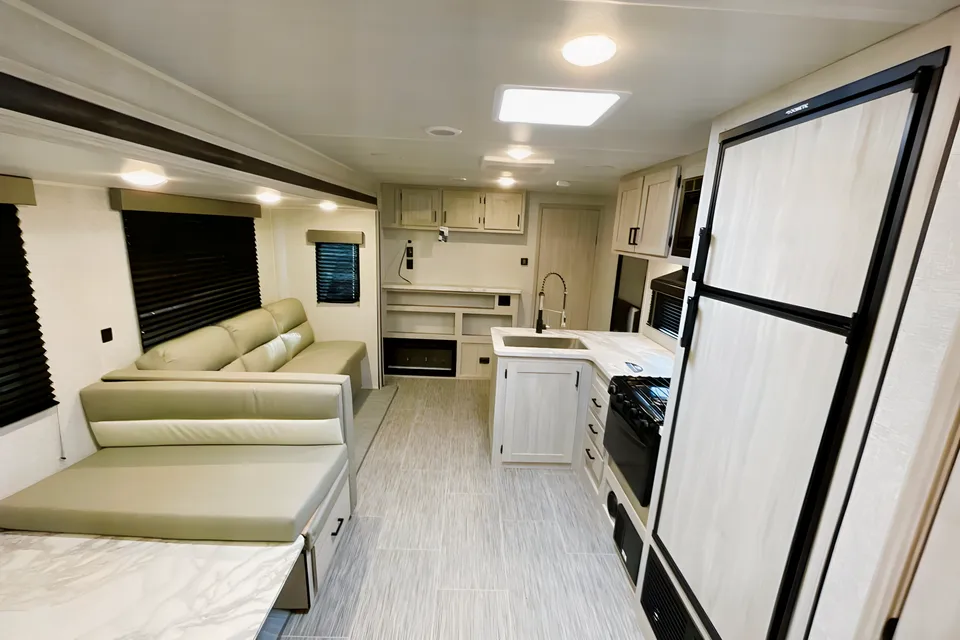 Great American RV's East to West Silver Lake 27K2D
