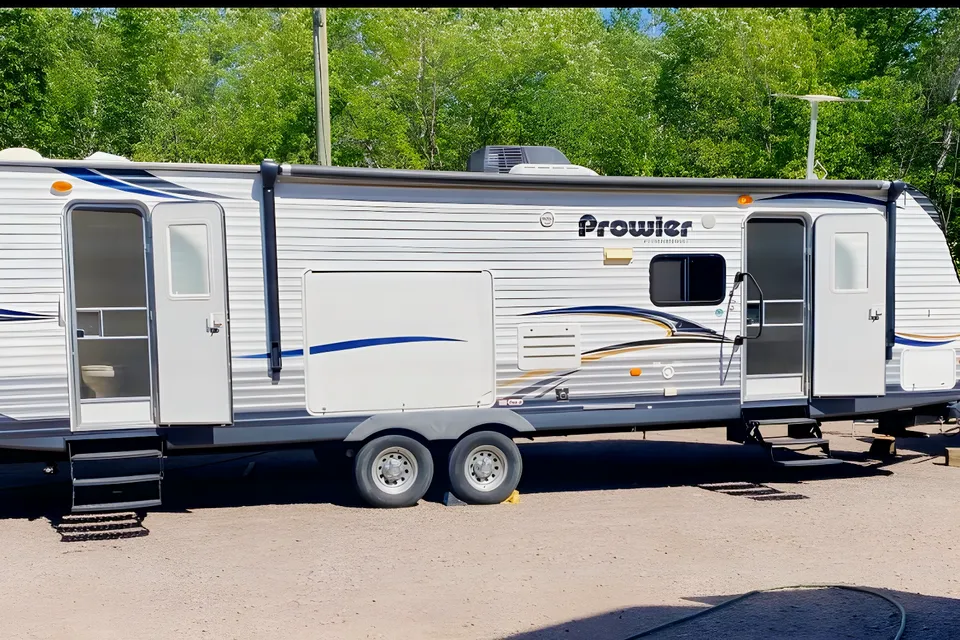 Prowler 30ft- double bunks - outdoor kitchen