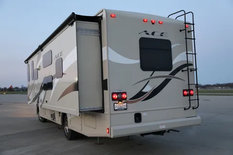 Westley's Thor Motor Coach 31.1bh Class A