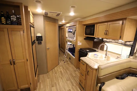 Westley's Thor Motor Coach 31.1bh Class A
