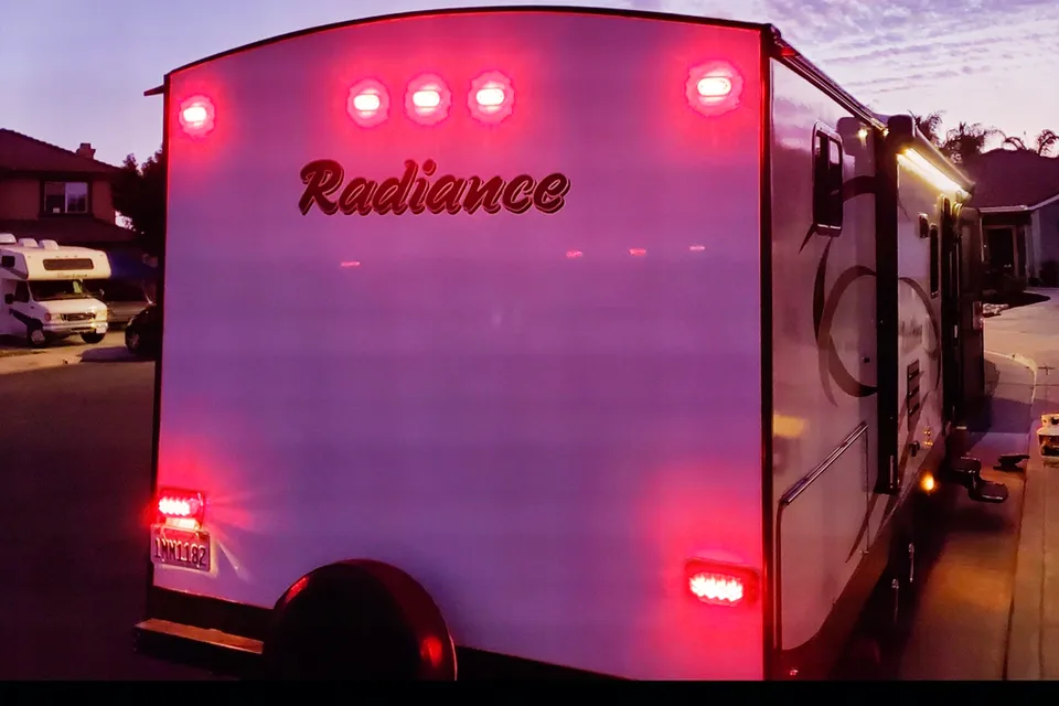 RADIANCE Travel Trailer / Sleep 9 / Bunk Beds