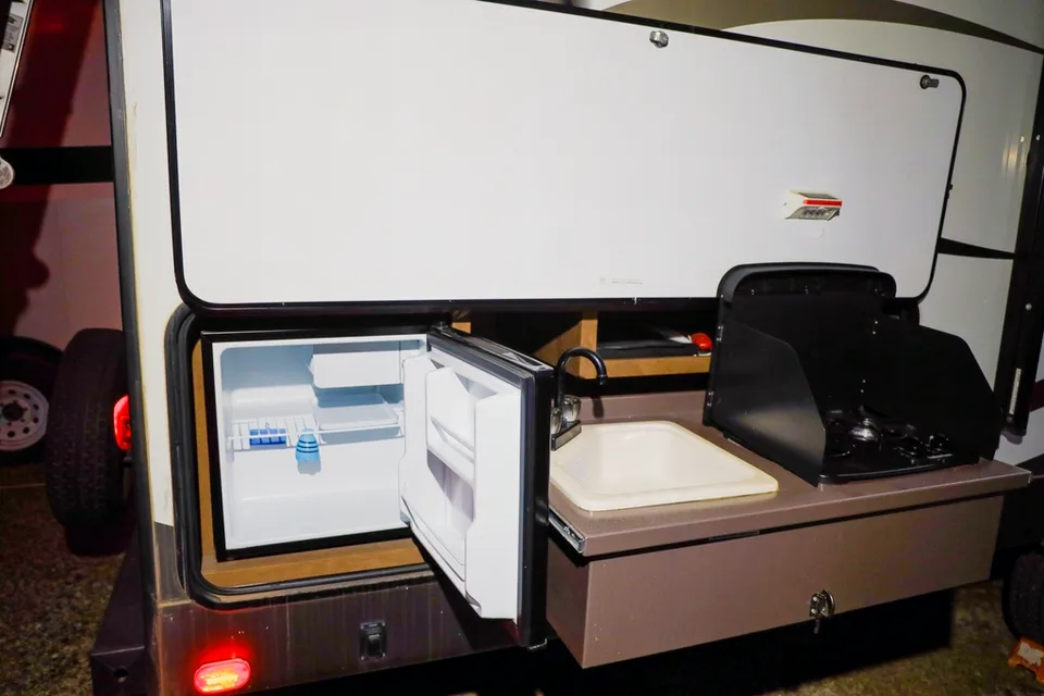 RADIANCE Travel Trailer / Sleep 9 / Bunk Beds