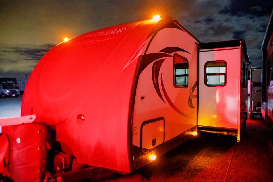 RADIANCE Travel Trailer / Sleep 9 / Bunk Beds