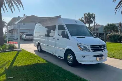 2016 Mercedes Airstream Interstate 3500 EXT Lounge Wardrobe