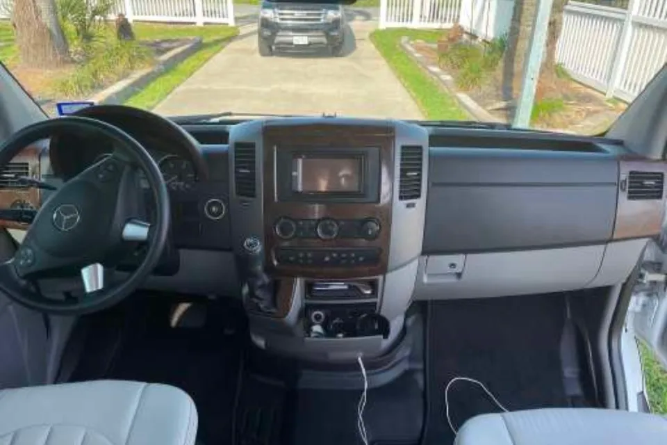 2016 Mercedes Airstream Interstate 3500 EXT Lounge Wardrobe