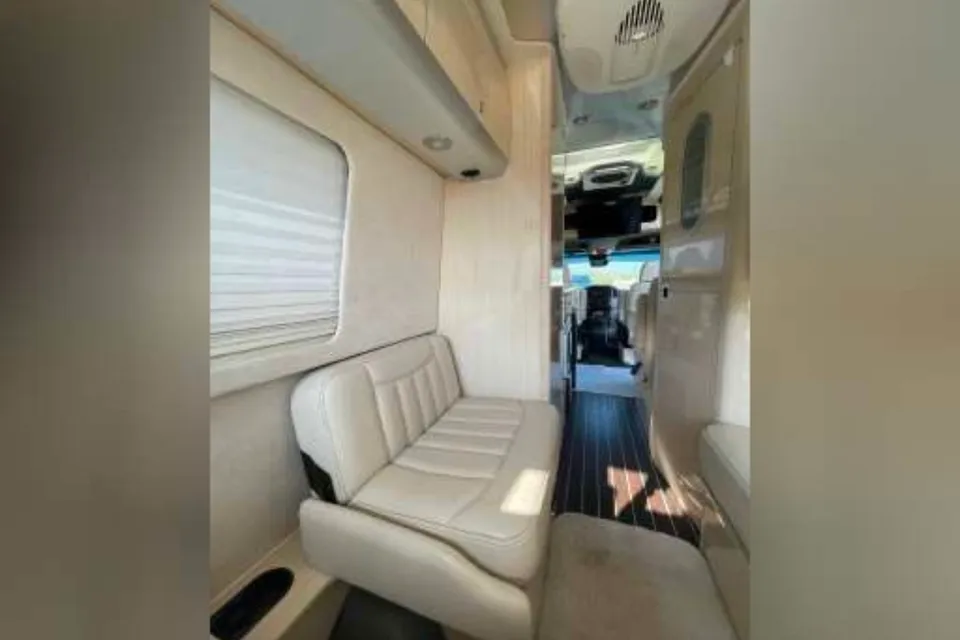 2016 Mercedes Airstream Interstate 3500 EXT Lounge Wardrobe