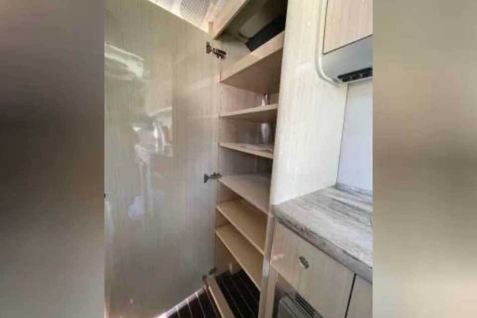 2016 Mercedes Airstream Interstate 3500 EXT Lounge Wardrobe
