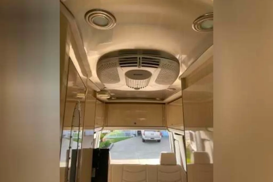 2016 Mercedes Airstream Interstate 3500 EXT Lounge Wardrobe
