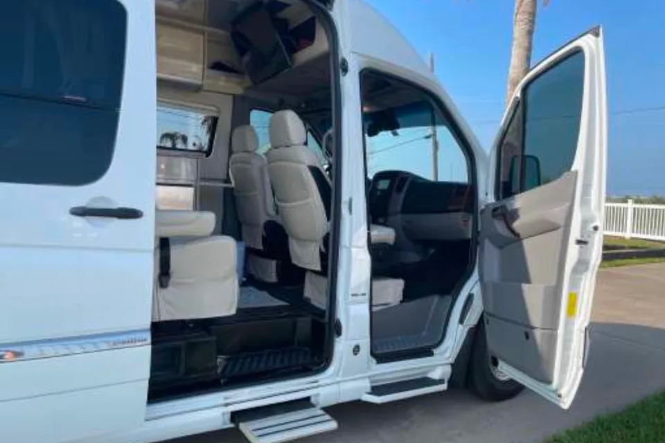 2016 Mercedes Airstream Interstate 3500 EXT Lounge Wardrobe
