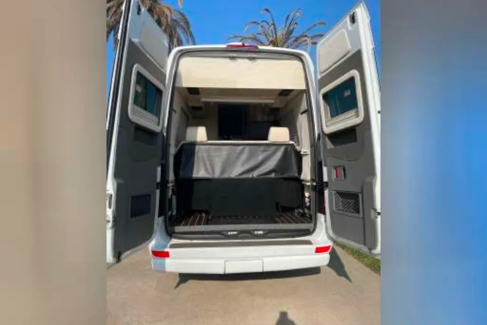 2016 Mercedes Airstream Interstate 3500 EXT Lounge Wardrobe