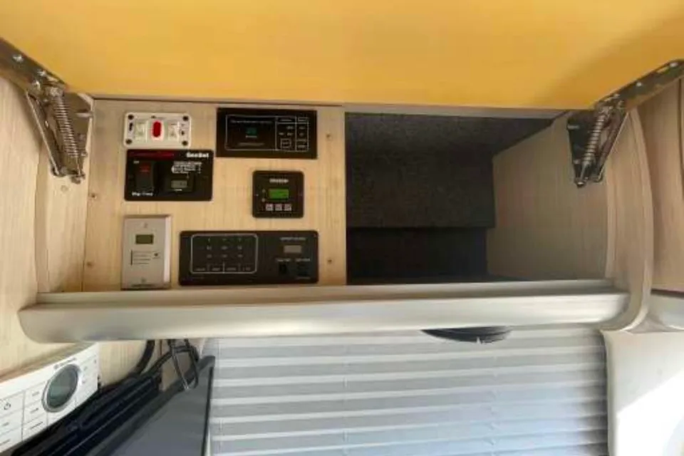 2016 Mercedes Airstream Interstate 3500 EXT Lounge Wardrobe