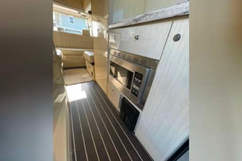 2016 Mercedes Airstream Interstate 3500 EXT Lounge Wardrobe