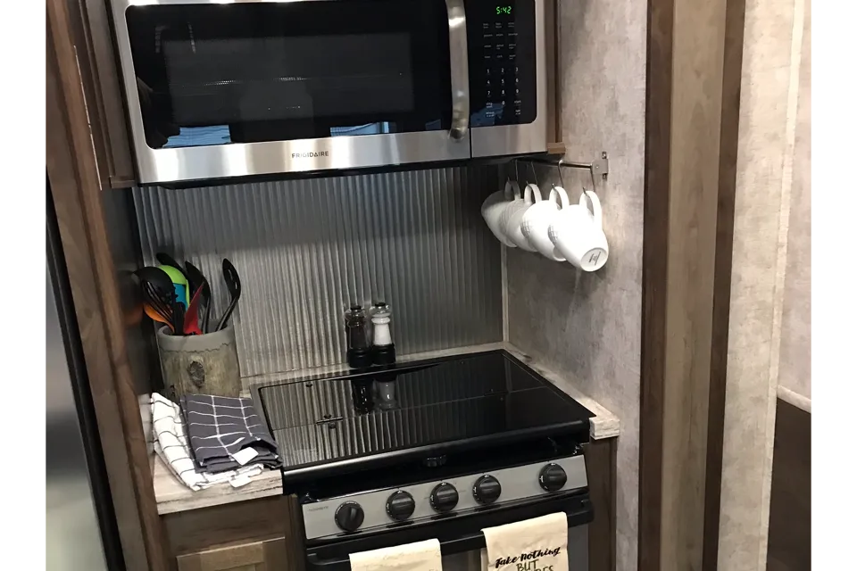 Highland Ridge Open Range 3X427BHS Fifth Wheel with Optional Wi-Fi