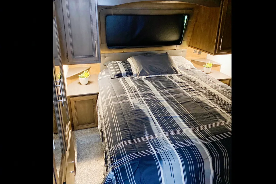 Joseph's Keystone Cougar  Fifth Wheel