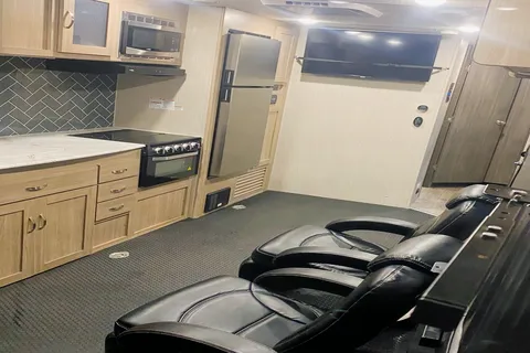 Robert's Coachmen Adrenaline  Toy Hauler