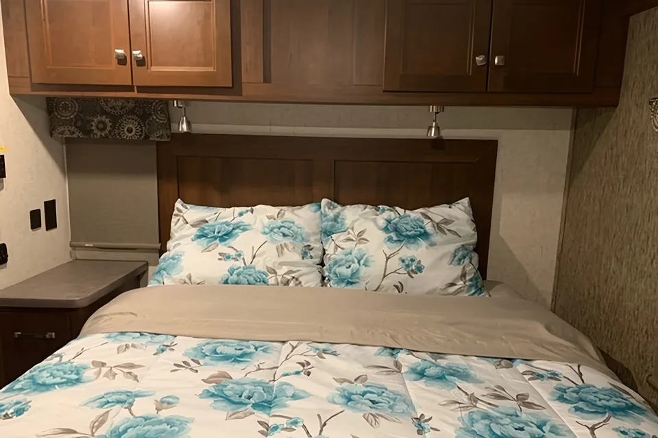 Bella-Sleep 8 - 10 2018 Forest River Sunseeker RV