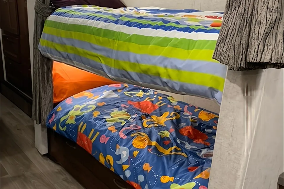 Bella-Sleep 8 - 10 2018 Forest River Sunseeker RV