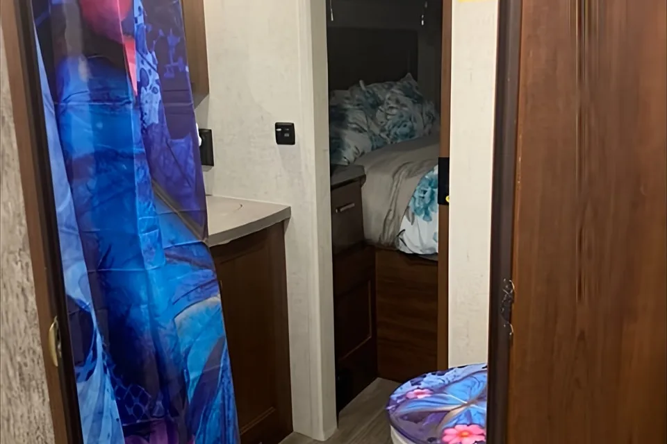 Bella-Sleep 8 - 10 2018 Forest River Sunseeker RV