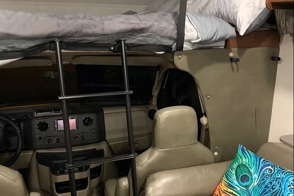 Bella-Sleep 8 - 10 2018 Forest River Sunseeker RV