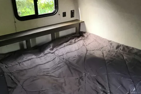2020 Coachman Clipper trailer with bunks 17BH