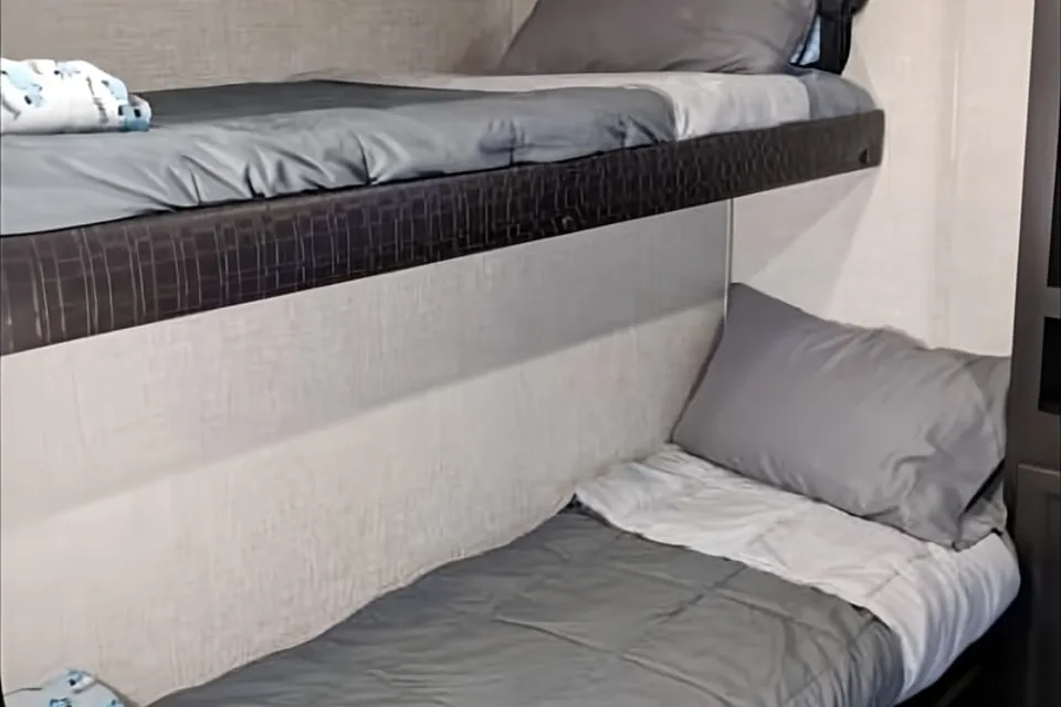 3 Slide 2 Bedroom Jayco 33RBTS