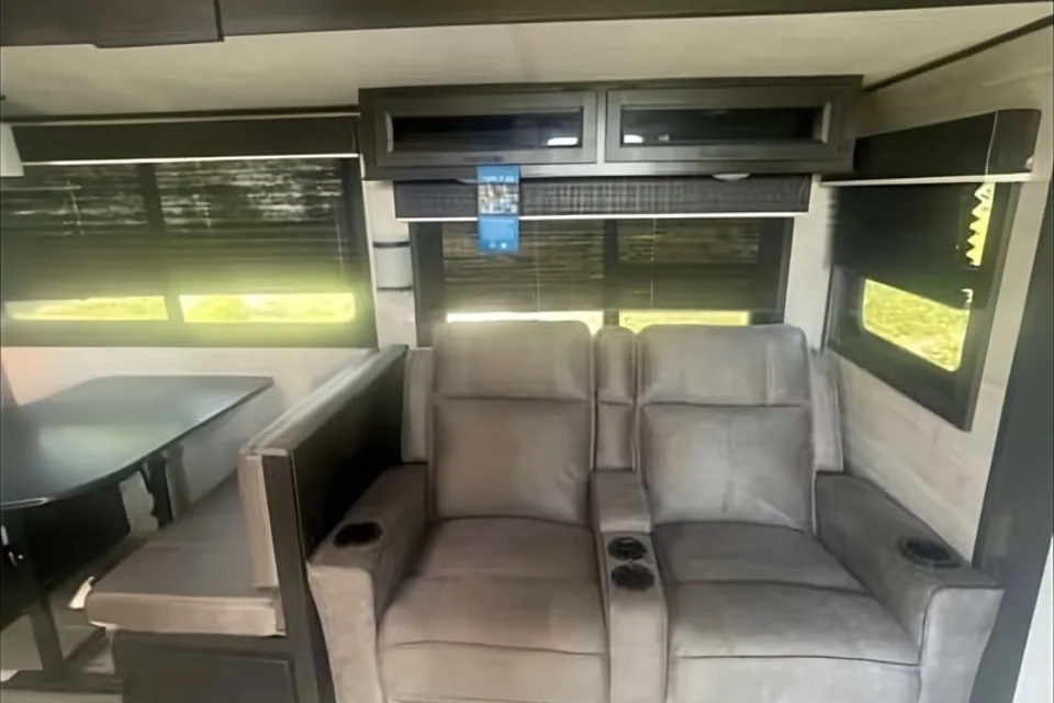 3 Slide 2 Bedroom Jayco 33RBTS