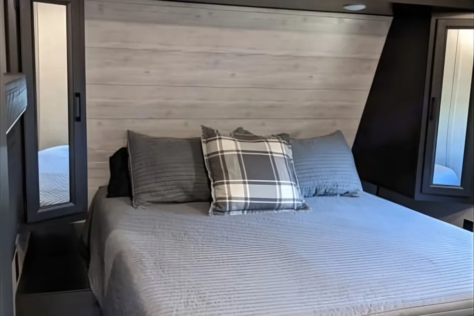 3 Slide 2 Bedroom Jayco 33RBTS