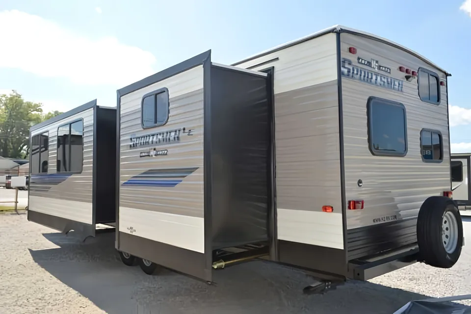 Brand New Luxary RV- Perfect for Kids!
