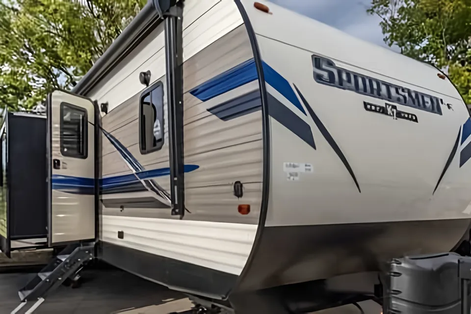 Brand New Luxary RV- Perfect for Kids!