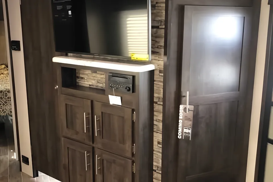 Brand New Luxary RV- Perfect for Kids!