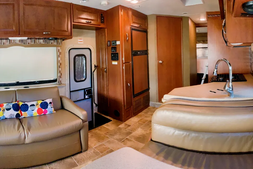 Azriel's Thor Motor Coach Chateau Class C