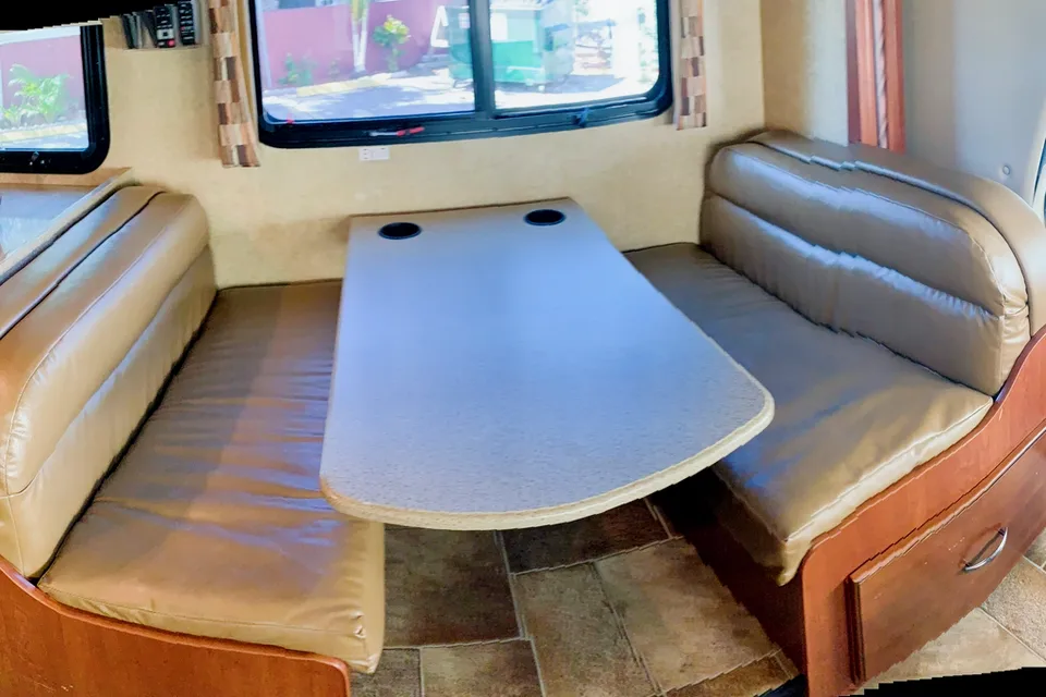 Azriel's Thor Motor Coach Chateau Class C