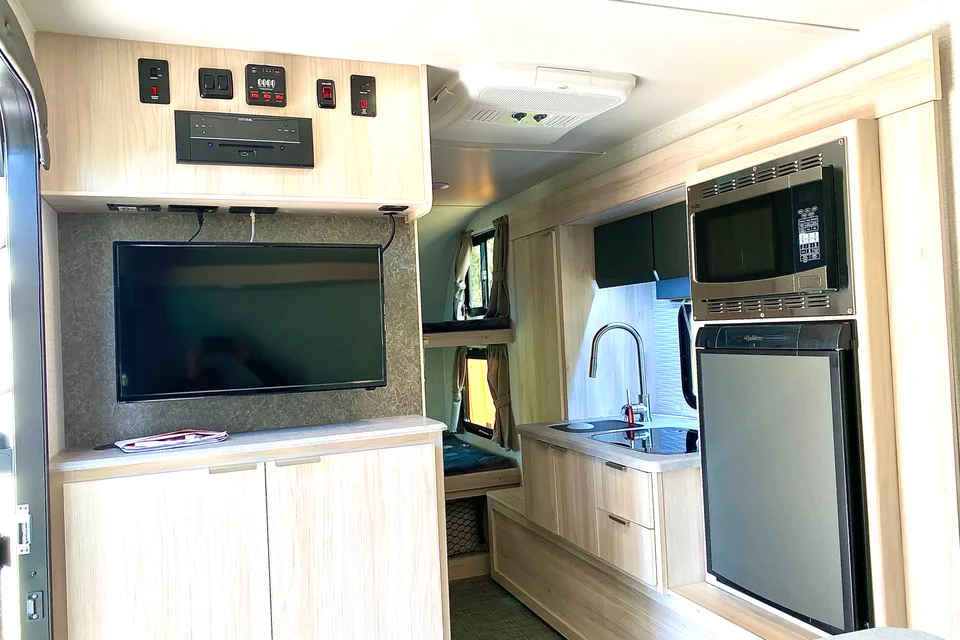 Toby's Winnebago Hike Travel Trailer