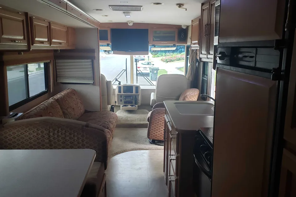 Arie's Winnebago Bunk house 35ft Class A