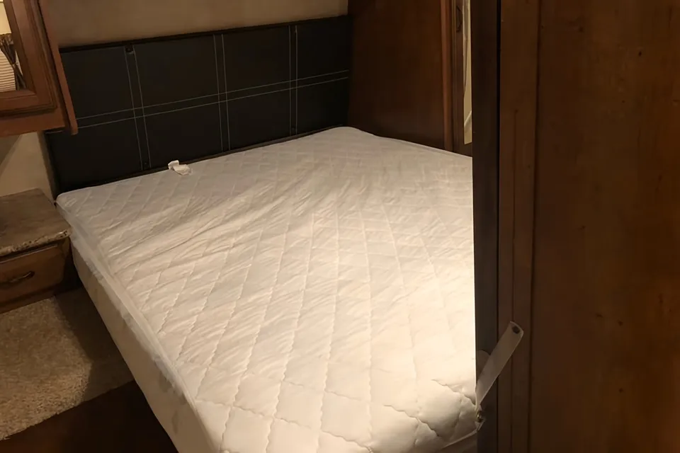 Forest River Salem Hemisphere 312QBUD Travel Trailer