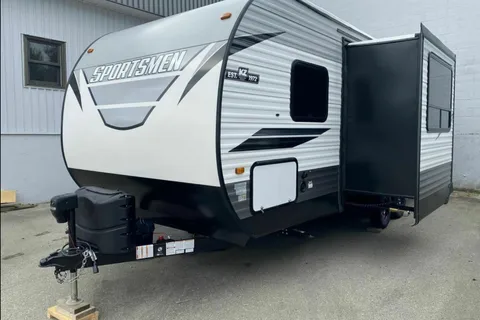 Jeff's 2021 SPORTSMEN 231BHKLE  Travel Trailer