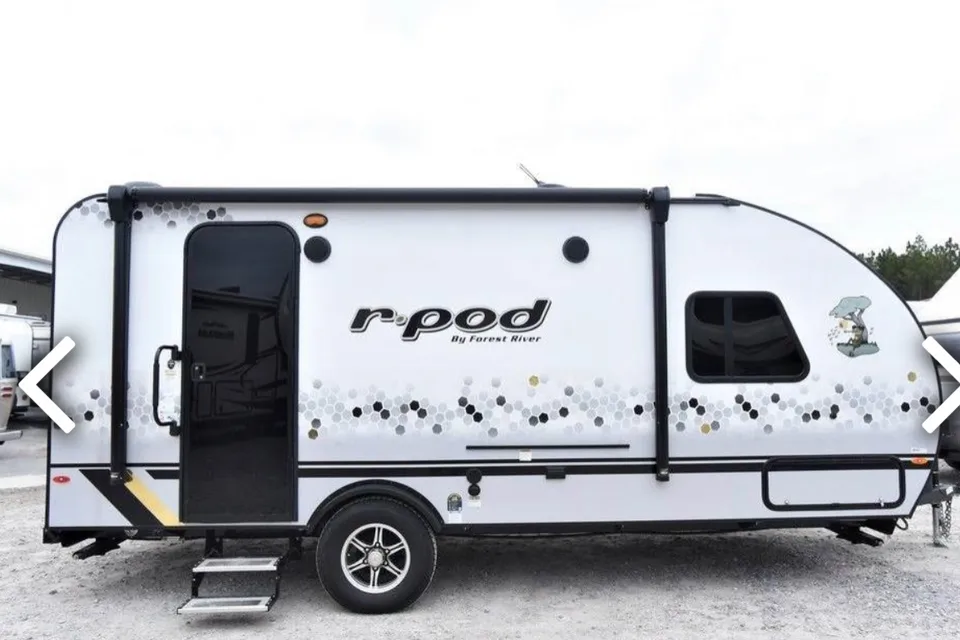 The Lifestyle Collective R-POD  R-POD 195 Travel Trailer