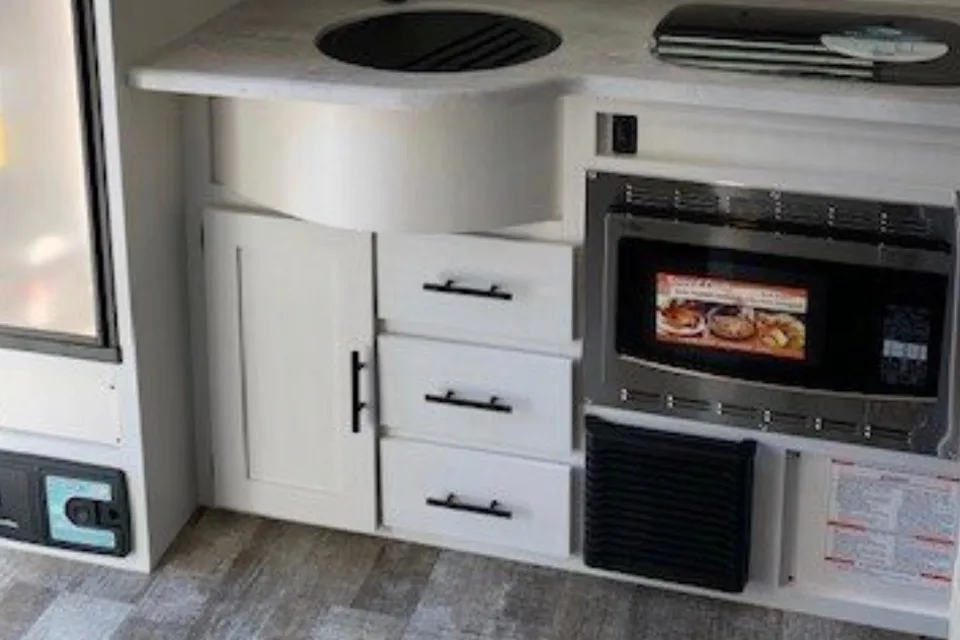 The Lifestyle Collective R-POD  R-POD 195 Travel Trailer
