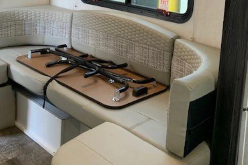 The Lifestyle Collective R-POD  R-POD 195 Travel Trailer