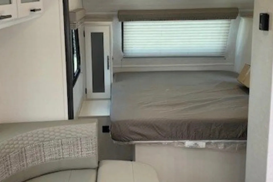 The Lifestyle Collective R-POD  R-POD 195 Travel Trailer