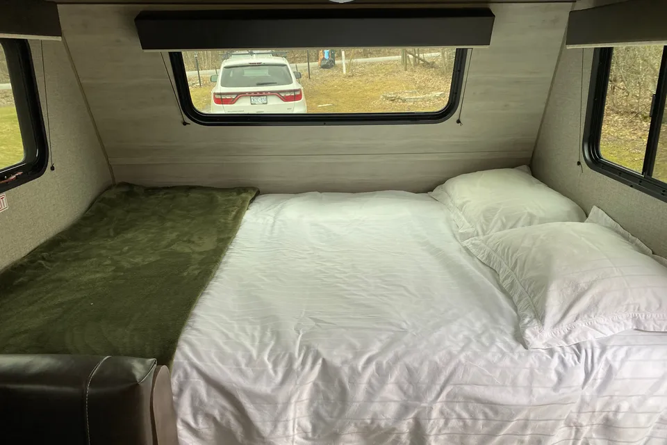 Only 3000lbs - Brand new 2021 Jayco 5 sleeper trailer