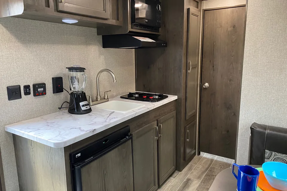 Only 3000lbs - Brand new 2021 Jayco 5 sleeper trailer